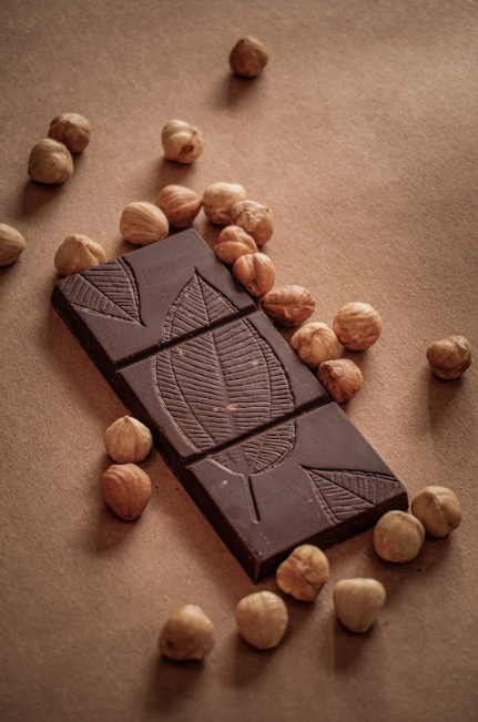 HAZELNUTS 60% DARK BEAN TO BAR CHOCOLATE – kokomae HAZELNUTS 60% DARK BEAN TO BAR CHOCOLATE – kokomae
